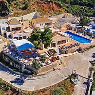Alonissos Beach Bungalows & Suites Hotel