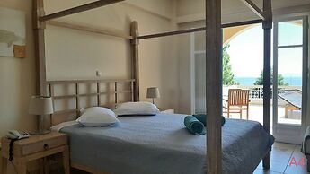 Alonissos Beach Bungalows & Suites Hotel
