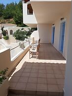 Alonissos Beach Bungalows & Suites Hotel