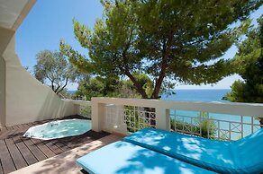 Alonissos Beach Bungalows & Suites Hotel