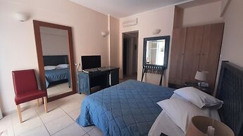 Alonissos Beach Bungalows & Suites Hotel