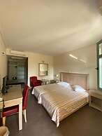 Alonissos Beach Bungalows & Suites Hotel