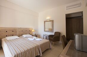 Alonissos Beach Bungalows & Suites Hotel