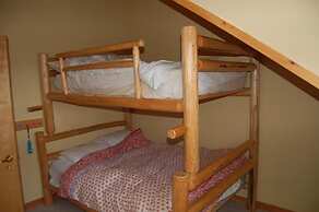 Creekview Court by Apex Accommodations