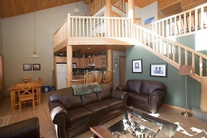 Creekview Court by Apex Accommodations