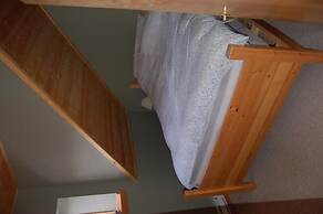 Creekview Court by Apex Accommodations