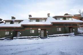 Creekview Court by Apex Accommodations