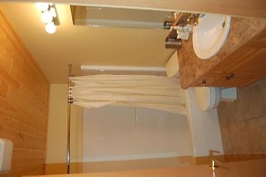 Creekview Court by Apex Accommodations