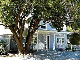 Harbor Inn