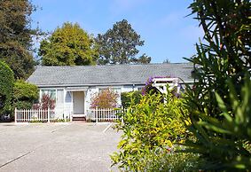 Harbor Inn