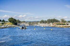 Harbor Inn