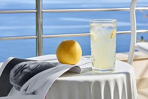 Xenia Residence & Suites