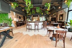 The Idle Hotel and Residence