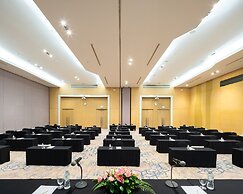 The Idle Hotel and Residence