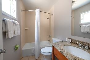 Scotty's Lakeside Resort