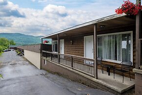 Scotty's Lakeside Resort