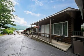 Scotty's Lakeside Resort