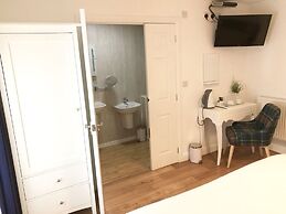 The Queens Head Hotel