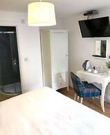 The Queens Head Hotel