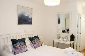 The Queens Head Hotel