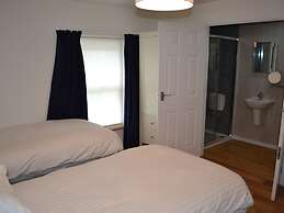 The Queens Head Hotel