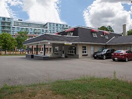 Hotel Richmond Hill ON North