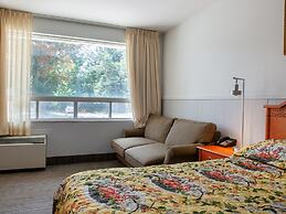 Hotel Richmond Hill ON North