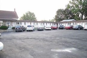 Canadiana Motel