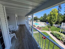 Bay Breeze Resort
