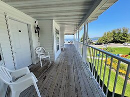 Bay Breeze Resort