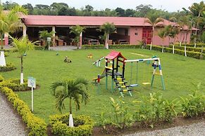 Hotel Campestre Tucanes