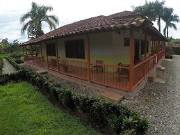 Hotel Campestre Tucanes