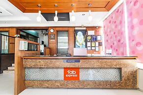 FabExpress Sai Grand Castle Inn