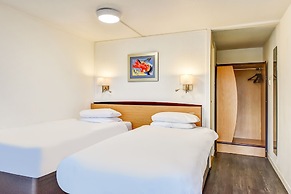 The Hotel Rafiya, Redditch