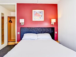 The Hotel Rafiya, Redditch
