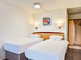 The Hotel Rafiya, Redditch