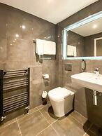 Almondsbury Inn & Lounge