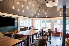 Almondsbury Inn & Lounge