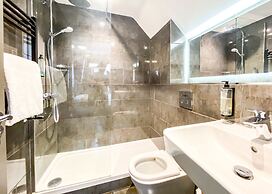 Almondsbury Inn & Lounge