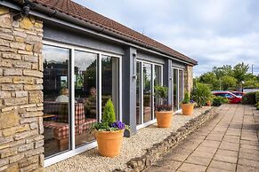 Almondsbury Inn & Lounge
