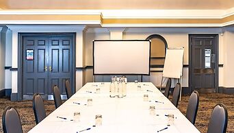 Almondsbury Inn & Lounge