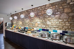 Almondsbury Inn & Lounge