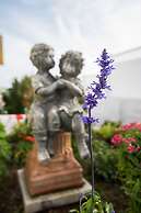 Windsong Guest Apartments