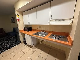 Plymouth Bay Inn and Suites