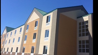 Plymouth Bay Inn and Suites