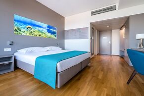 Aquatis Hotel