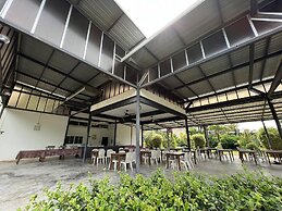 Gypsy Sea View Resort