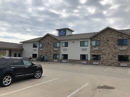 Cobblestone Inn & Suites - Denison - Oak Ridge