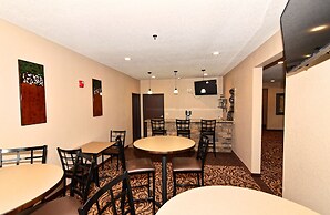 Cobblestone Inn & Suites - Clarion