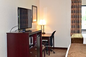 Cobblestone Inn & Suites - Clarion